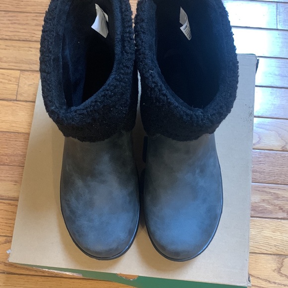 JBU cloudie waterproof black winter boots by Jambu and co. Size 10 new in box. - Picture 2 of 3